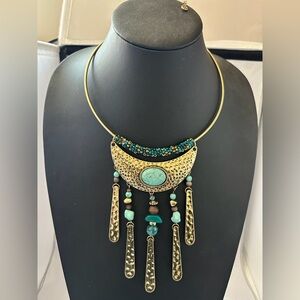 C 1946 gold tone wire choker with hammered metal and faux turquoise